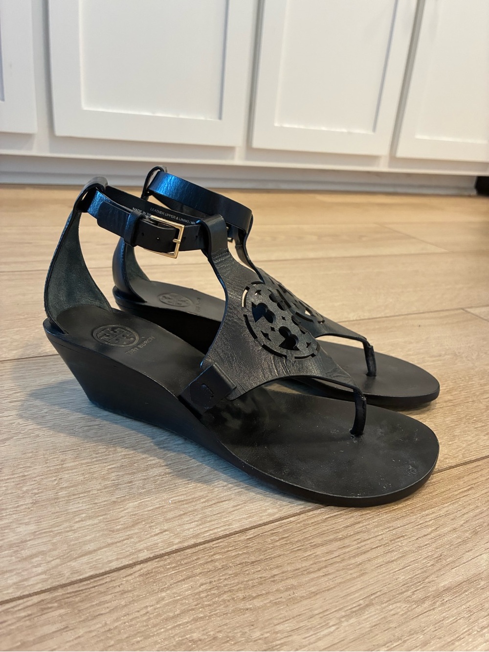 Tory Burch Women’s Zoey Wedge Thong Sandal Black Size 5.5